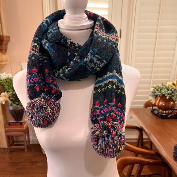 American Eagle Fair Isle Knit Scarf Pom Poms Long Unisex Winter Accessory Cozy - Picture 2 of 6